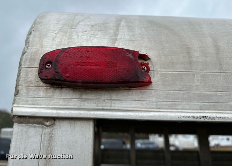 image for item NQ9486 2004 Elite  livestock trailer