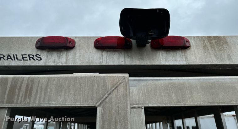 image for item NQ9486 2004 Elite  livestock trailer