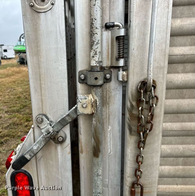 image for item NQ9486 2004 Elite  livestock trailer