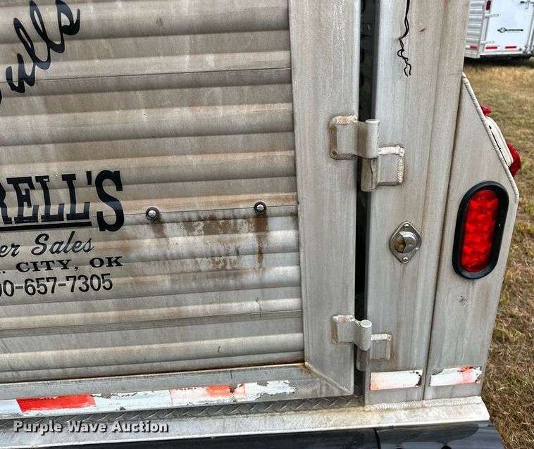 image for item NQ9486 2004 Elite  livestock trailer