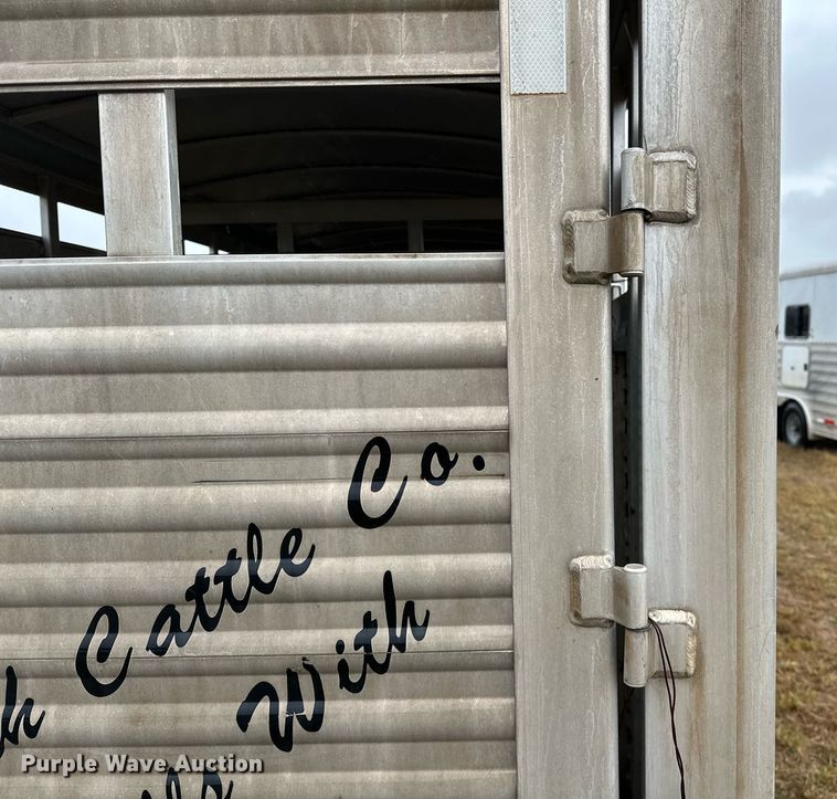 image for item NQ9486 2004 Elite  livestock trailer