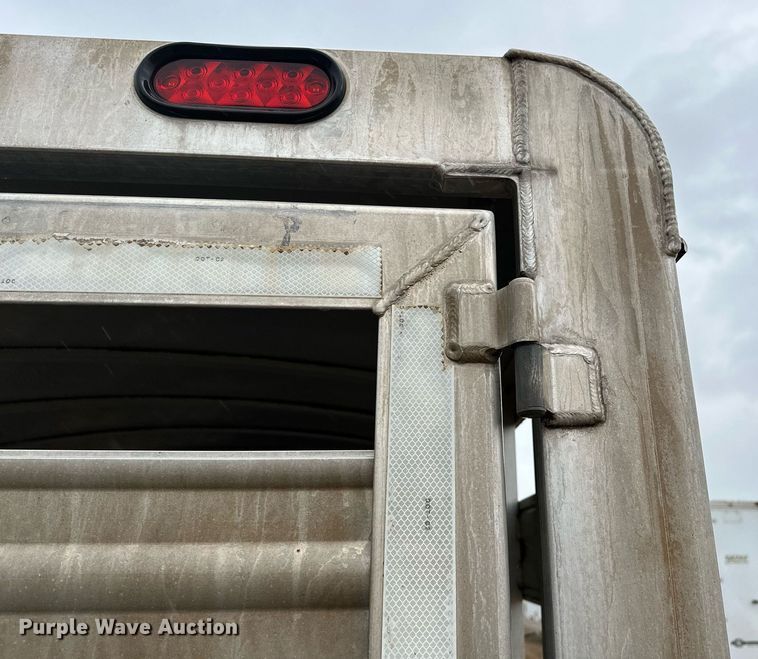 image for item NQ9486 2004 Elite  livestock trailer