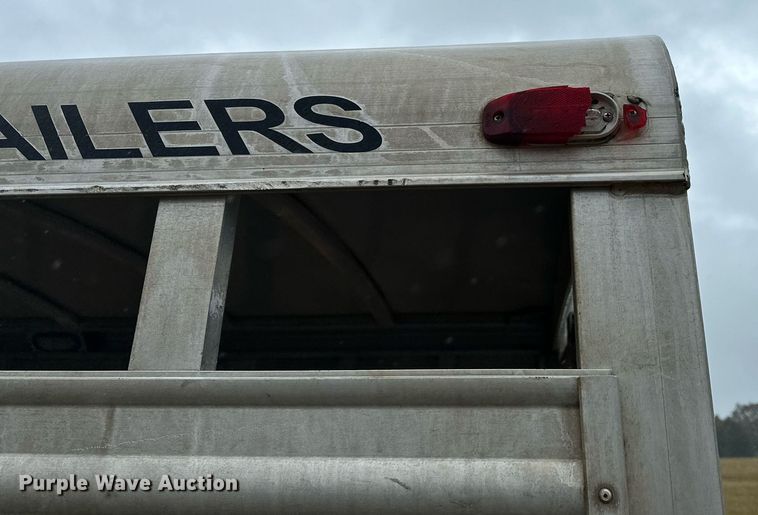 image for item NQ9486 2004 Elite  livestock trailer