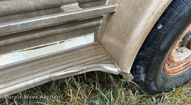 image for item NQ9486 2004 Elite  livestock trailer