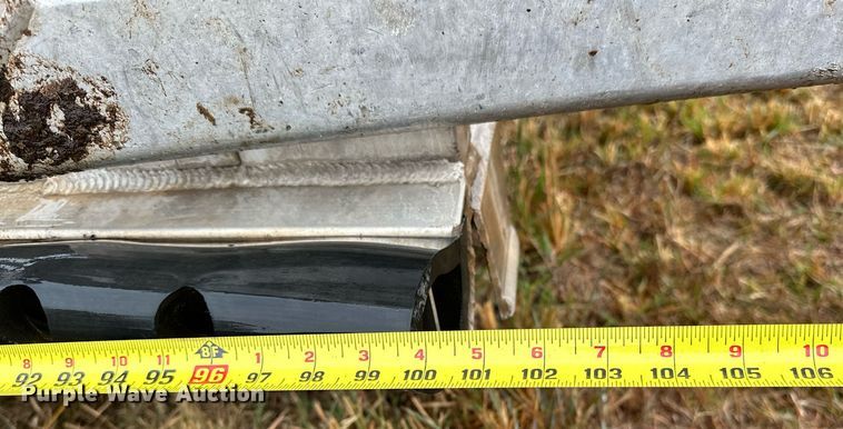 image for item NQ9486 2004 Elite  livestock trailer