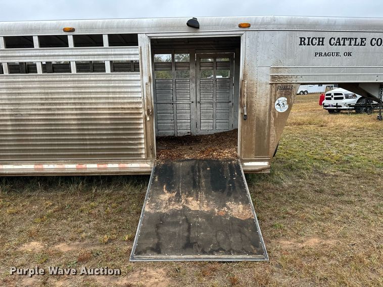 image for item NQ9486 2004 Elite  livestock trailer