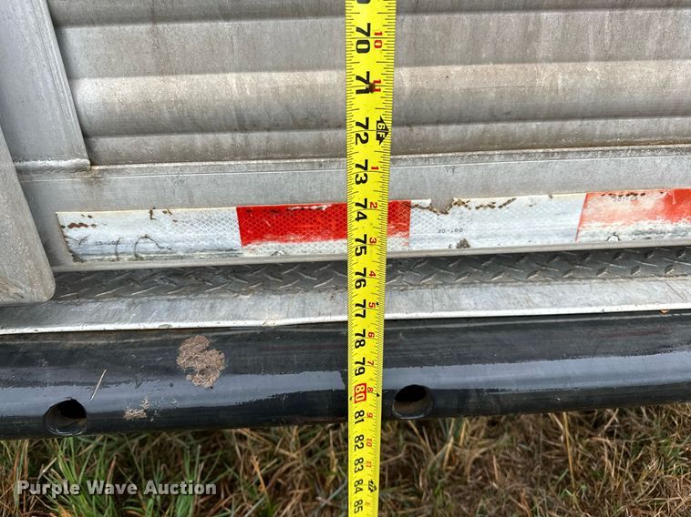 image for item NQ9486 2004 Elite  livestock trailer