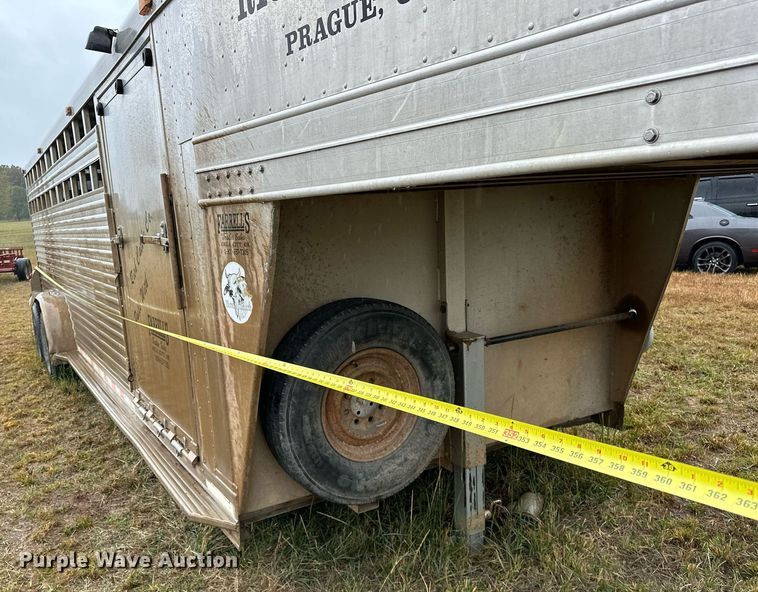 image for item NQ9486 2004 Elite  livestock trailer