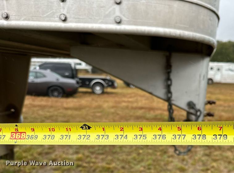 image for item NQ9486 2004 Elite  livestock trailer