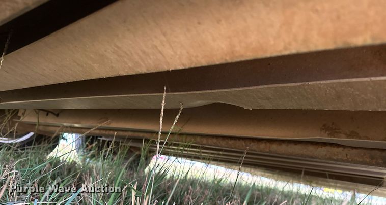 image for item NQ9486 2004 Elite  livestock trailer