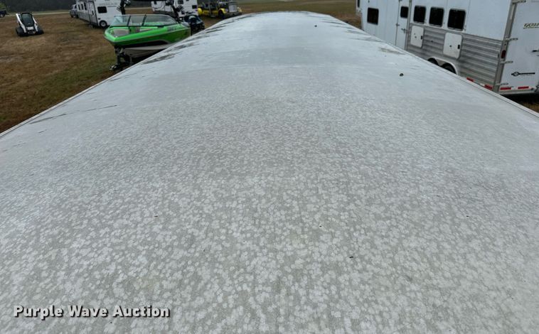 image for item NQ9486 2004 Elite  livestock trailer