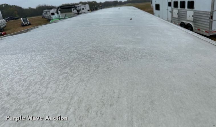 image for item NQ9486 2004 Elite  livestock trailer