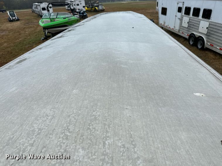 image for item NQ9486 2004 Elite  livestock trailer