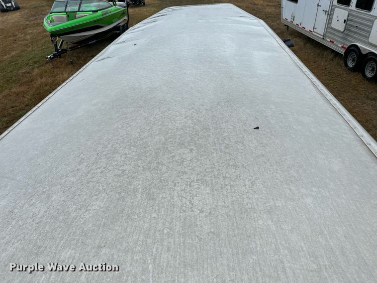 image for item NQ9486 2004 Elite  livestock trailer