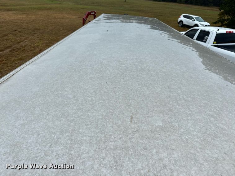 image for item NQ9486 2004 Elite  livestock trailer