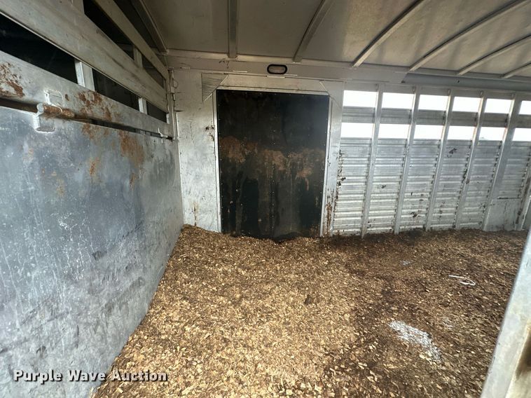image for item NQ9486 2004 Elite  livestock trailer
