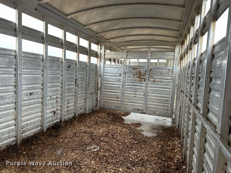 image for item NQ9486 2004 Elite  livestock trailer