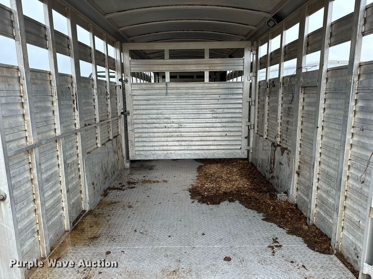 image for item NQ9486 2004 Elite  livestock trailer