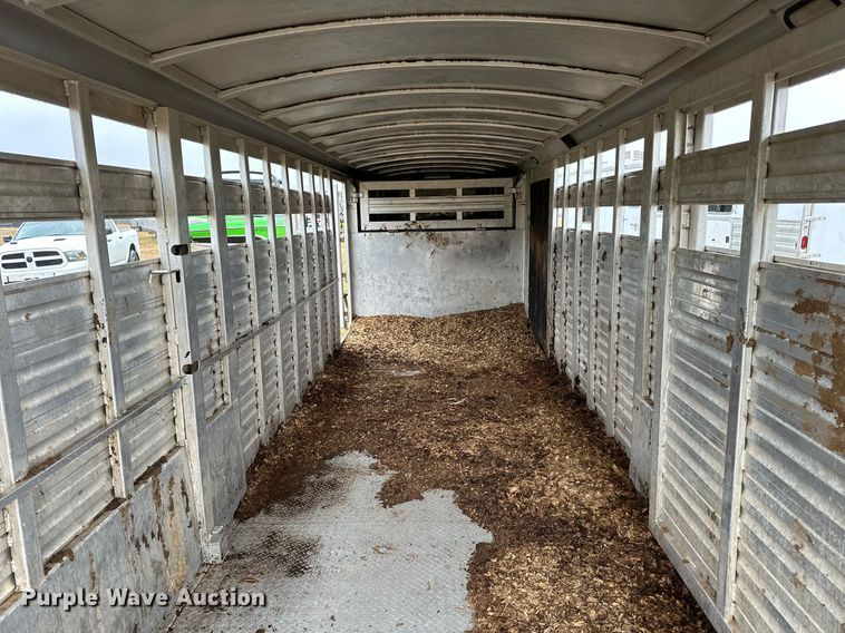 image for item NQ9486 2004 Elite  livestock trailer