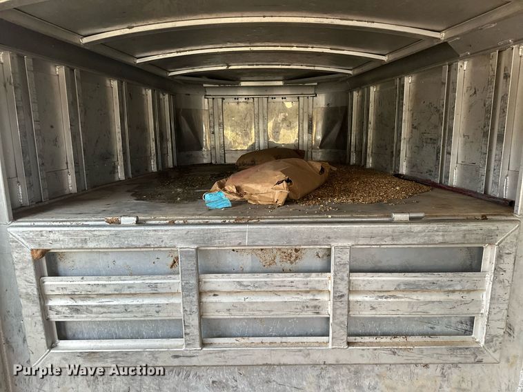 image for item NQ9486 2004 Elite  livestock trailer