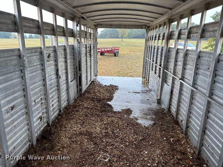 image for item NQ9486 2004 Elite  livestock trailer