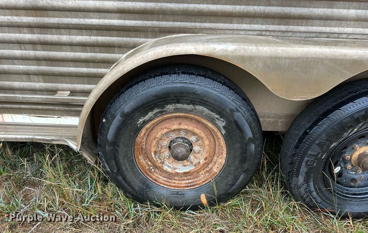 image for item NQ9486 2004 Elite  livestock trailer