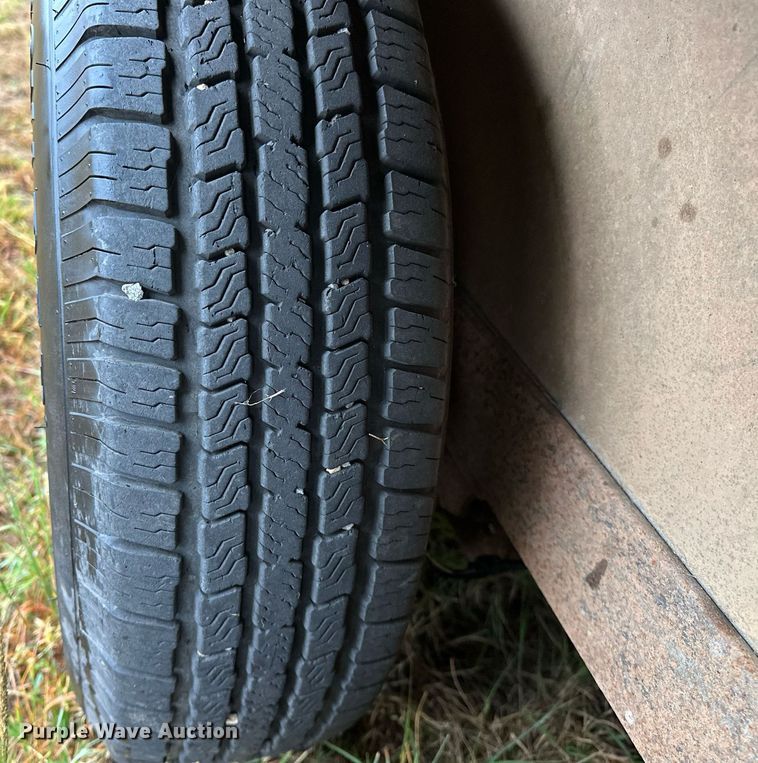 image for item NQ9486 2004 Elite  livestock trailer