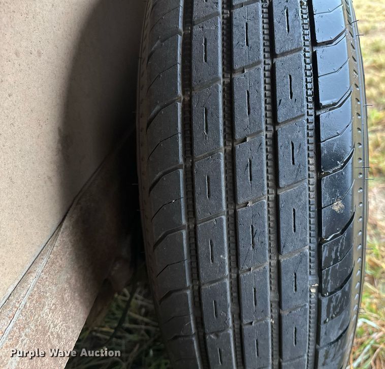 image for item NQ9486 2004 Elite  livestock trailer