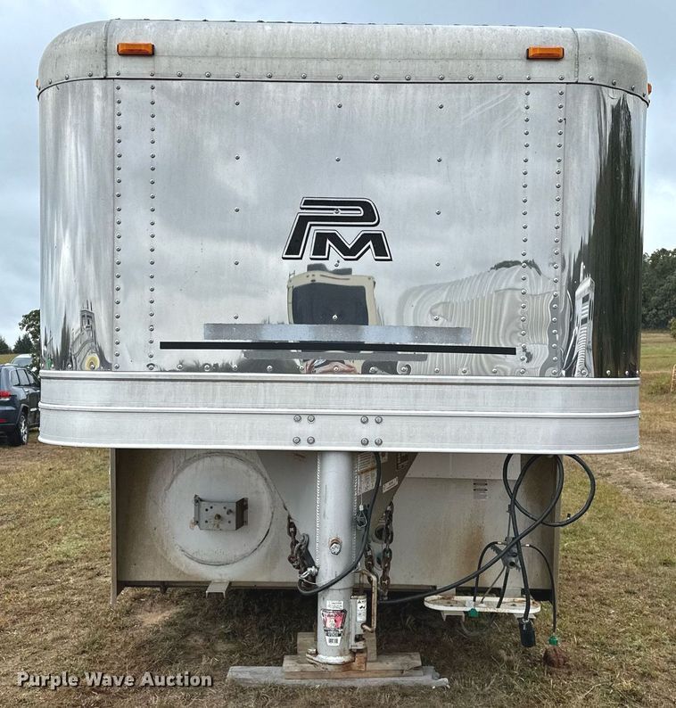 image for item NQ9490 2010 Platinum Coach  horse trailer