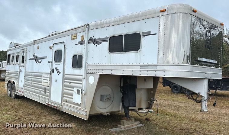 image for item NQ9490 2010 Platinum Coach  horse trailer