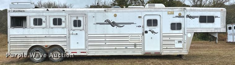 image for item NQ9490 2010 Platinum Coach  horse trailer
