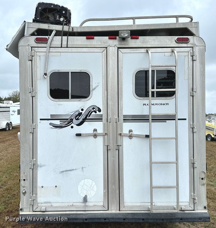 image for item NQ9490 2010 Platinum Coach  horse trailer
