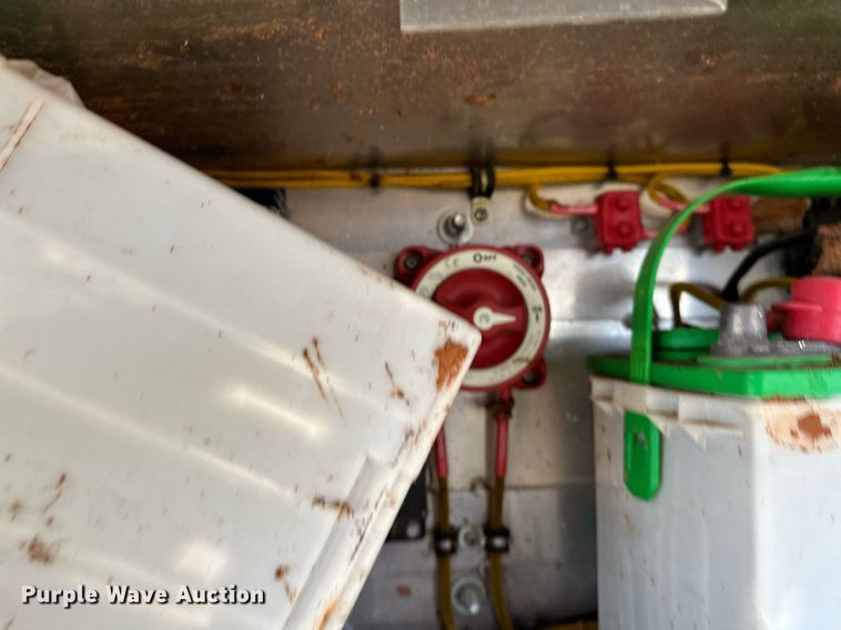 image for item NQ9490 2010 Platinum Coach  horse trailer