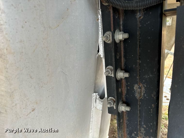 image for item NQ9490 2010 Platinum Coach  horse trailer