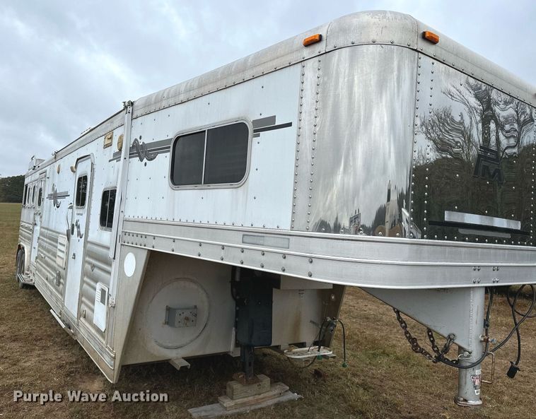 image for item NQ9490 2010 Platinum Coach  horse trailer