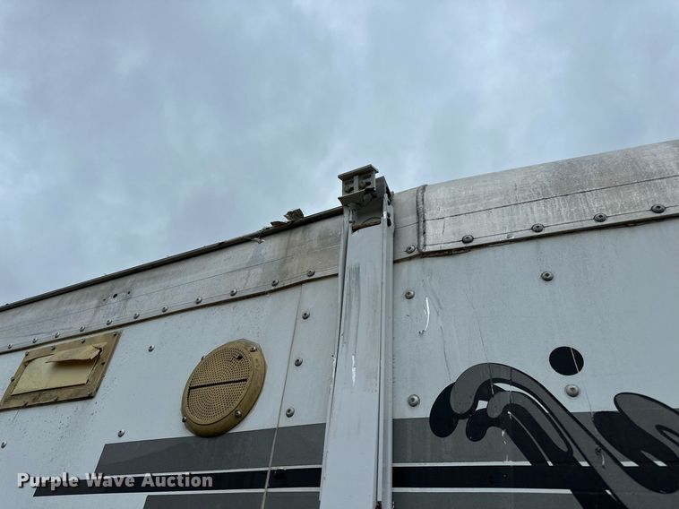 image for item NQ9490 2010 Platinum Coach  horse trailer