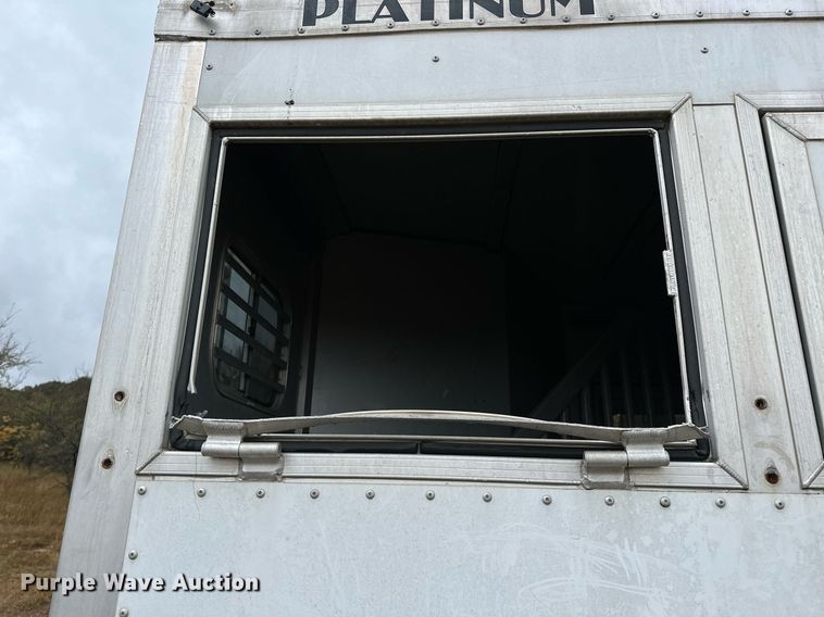 image for item NQ9490 2010 Platinum Coach  horse trailer