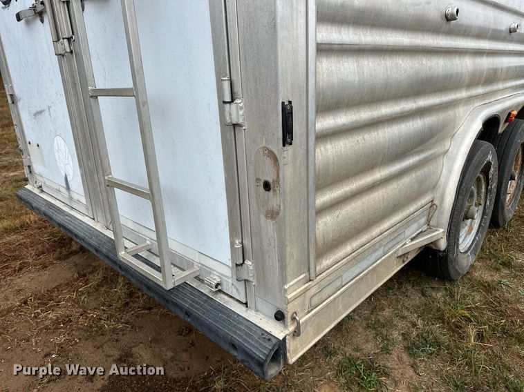 image for item NQ9490 2010 Platinum Coach  horse trailer