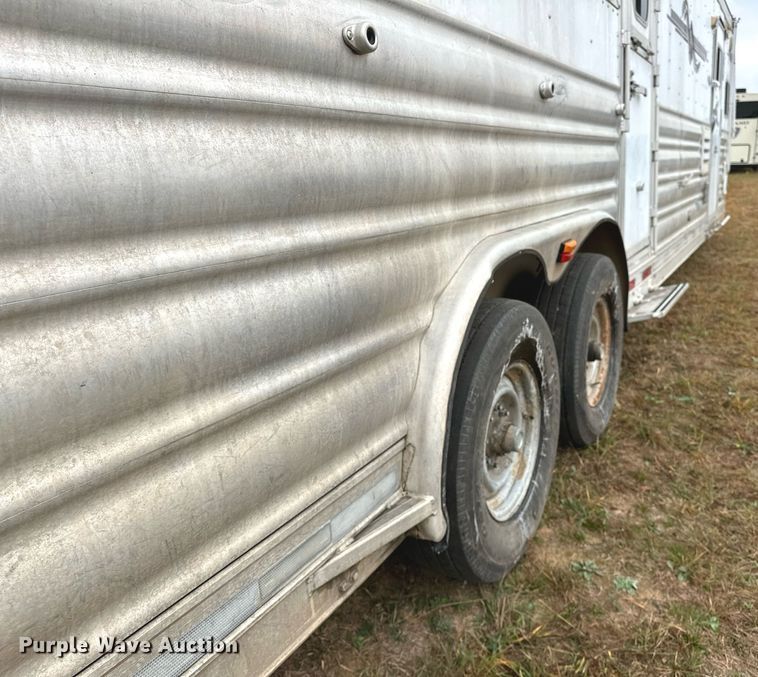 image for item NQ9490 2010 Platinum Coach  horse trailer