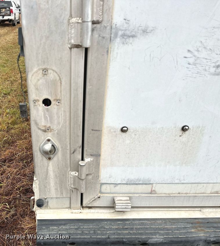 image for item NQ9490 2010 Platinum Coach  horse trailer