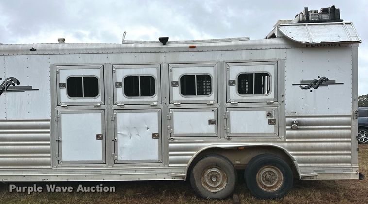 image for item NQ9490 2010 Platinum Coach  horse trailer