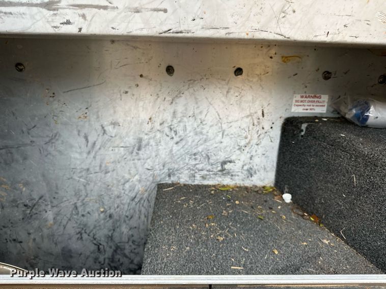 image for item NQ9490 2010 Platinum Coach  horse trailer