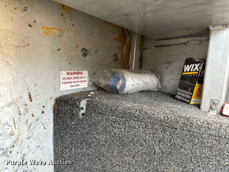 image for item NQ9490 2010 Platinum Coach  horse trailer