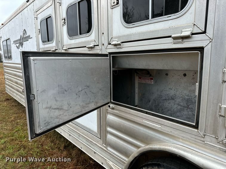 image for item NQ9490 2010 Platinum Coach  horse trailer