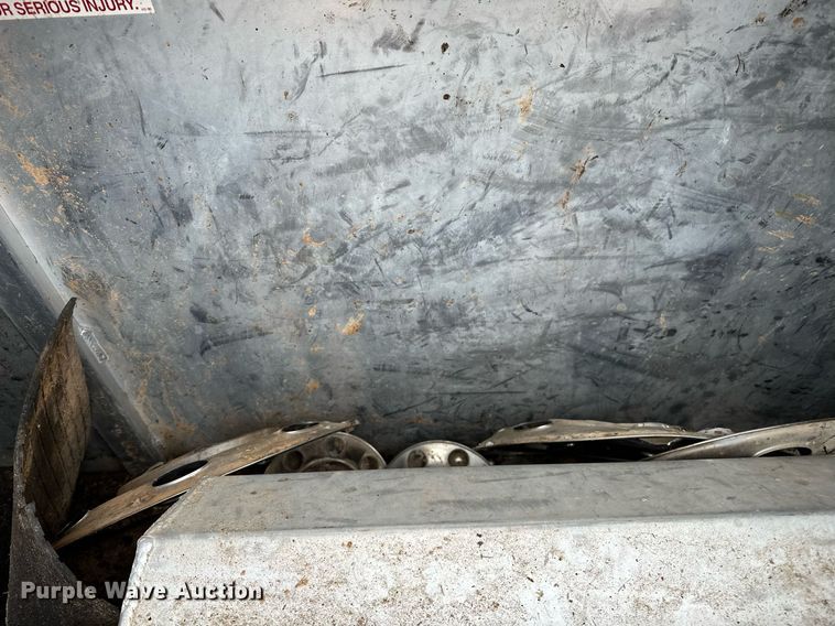 image for item NQ9490 2010 Platinum Coach  horse trailer