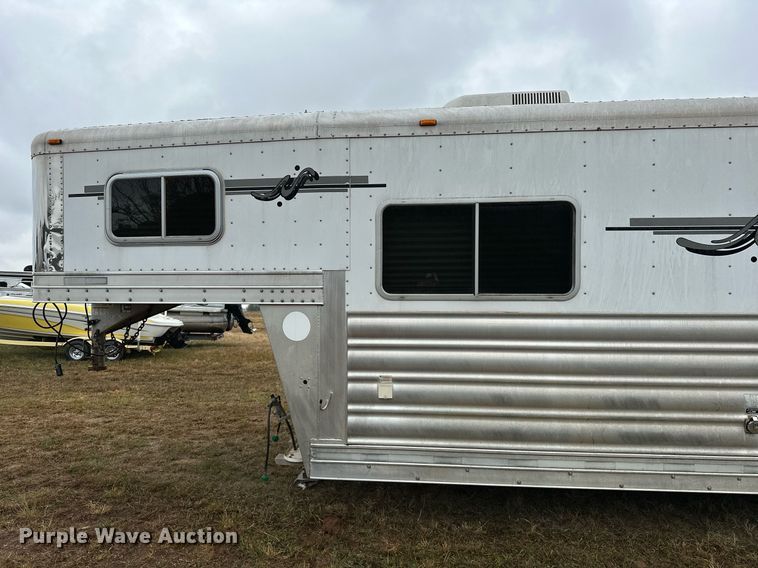 image for item NQ9490 2010 Platinum Coach  horse trailer