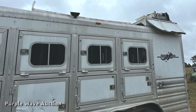image for item NQ9490 2010 Platinum Coach  horse trailer