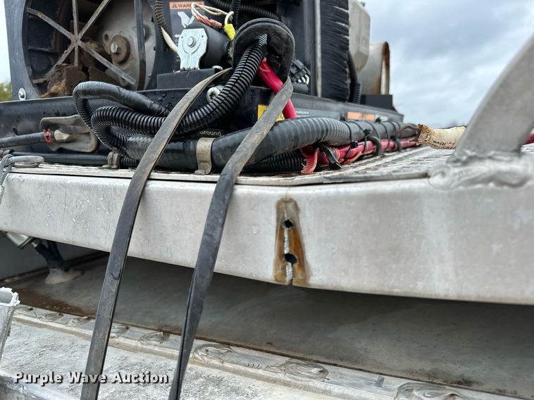 image for item NQ9490 2010 Platinum Coach  horse trailer