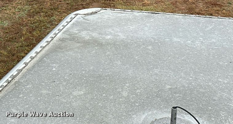 image for item NQ9490 2010 Platinum Coach  horse trailer