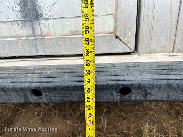 image for item NQ9490 2010 Platinum Coach  horse trailer